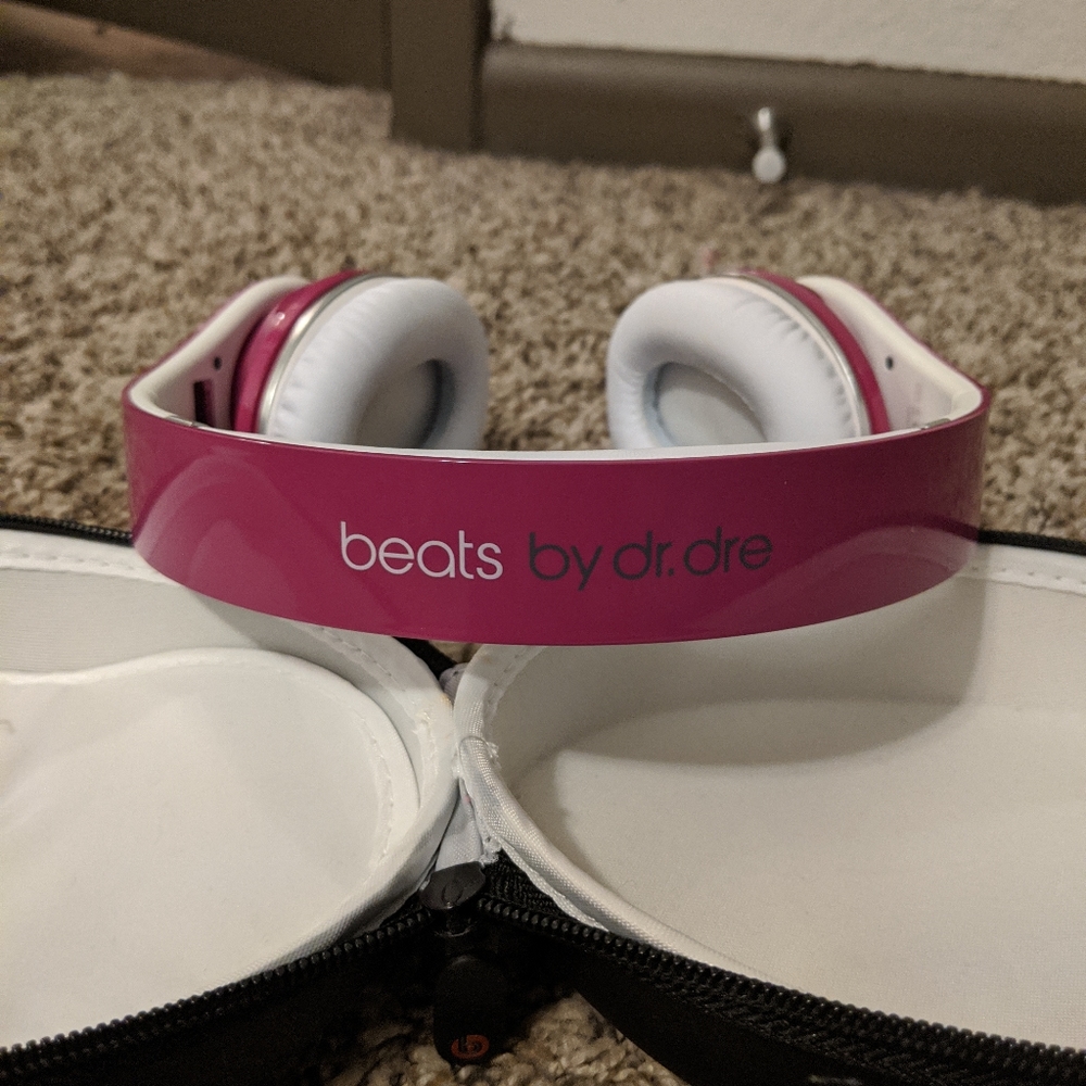 NWOT pink beats headphones